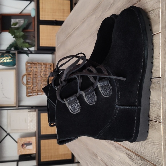 New UGG Women's Elvi Sneaker Boot in Black 🖤 Size 5🖤 - Picture 1 of 14